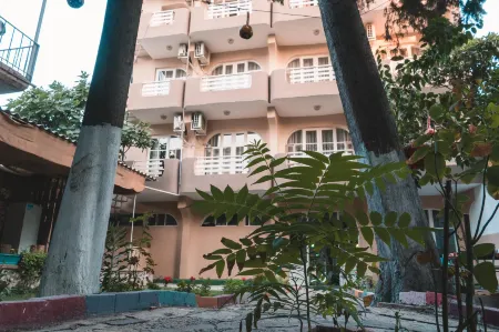 Nicea Hotel Отели рядом с достопримечательностью «Храм Адриана»