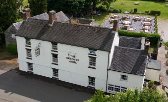 우토 더 오키오버 암스(The Okeover Arms) 4성급 호텔 수영장