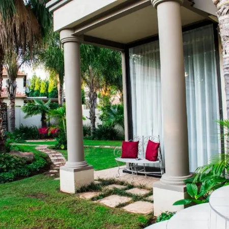 Casa Flora Guesthouse