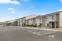 Country Inn & Suites by Radisson, Coon Rapids, MN - parking