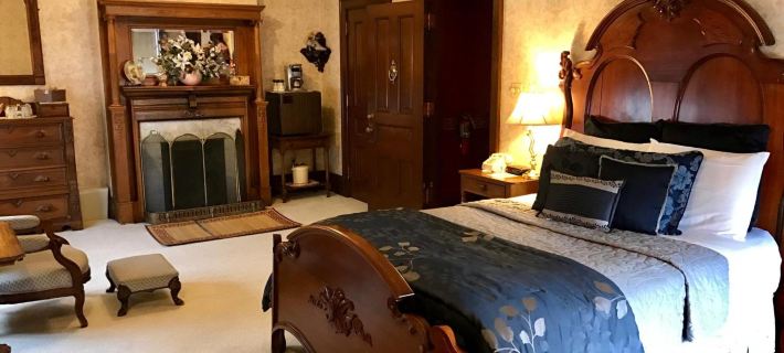 The Redstone Inn and Suites Hotels in Dubuque County