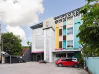 Sans Hotel City Inn Palangkaraya - Bãi đậu xe