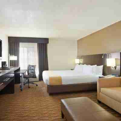 Holiday Inn Express & Suites Colby by IHG Rooms