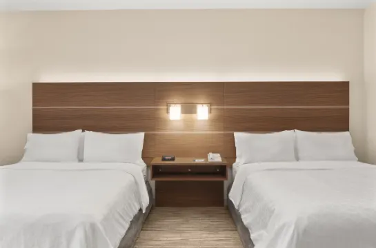 Holiday Inn Express & Suites SACRAMENTO AIRPORT NATOMAS by IHG Photos