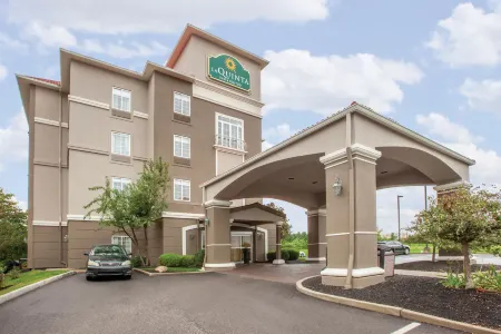 La Quinta Inn & Suites by Wyndham Cincinnati Airpt Florence Отели в г. Флоренция