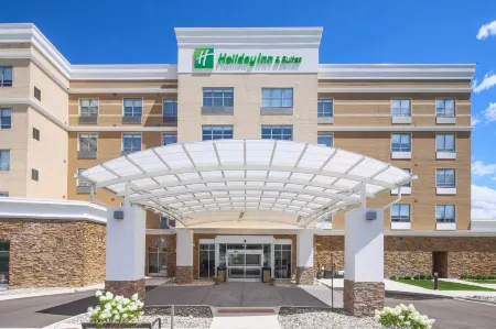 Holiday Inn & Suites Detroit - Troy