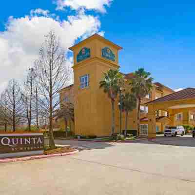 La Quinta Inn & Suites by Wyndham Pearland - Houston South Hotel Exterior