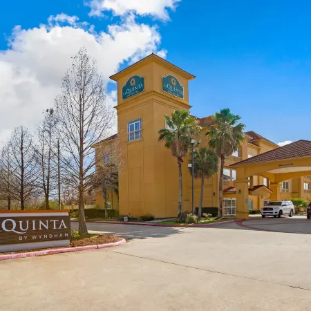 La Quinta Inn & Suites by Wyndham Pearland - Houston South