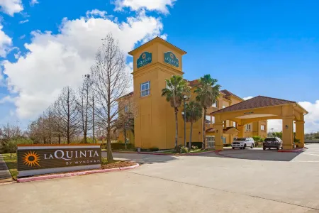 La Quinta Inn & Suites by Wyndham Pearland - Houston South Отели в г. Перлэнд