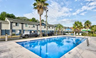 Days Inn by Wyndham Savannah Gateway I-95