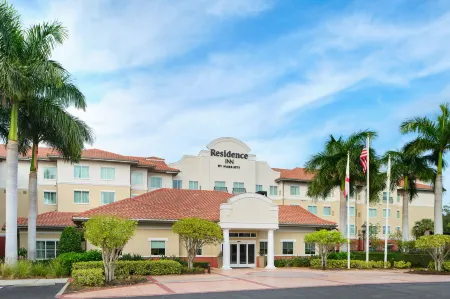 Residence Inn Fort Myers at I-75 and Gulf Coast Town Center Отели в г. Три-Окс