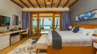 Fiyavalhu Resort Maldives - Pools