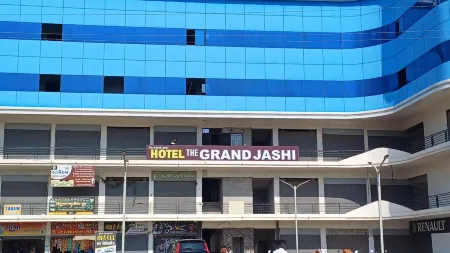 Hotel the Grand Jashi Residency Отели в г. Патан