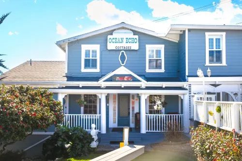 Ocean Echo Inn & Beach Cottages فنادق في Capitola