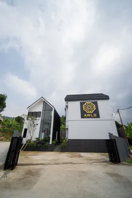 Villa Awls & Resort Puncak Hotels in Batu Layang