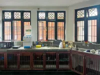 Rahees Bi Roambay -Backpacker Hostel