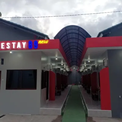 Homestay 89 New Hotels near Kartini Beach