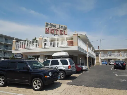 Sifting Sands Motel - parking