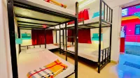 Mitra Hostel - 駐車場