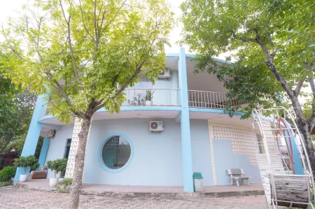 Bien Dong Hotel and Resort - Xuan Mai Отели в г. Luong Son