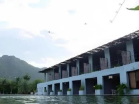 โรงแรมอวตาร มิราเคิลส์ โรงแรมในอำเภอ บ้านไร่