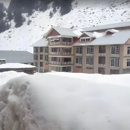 Nine Tree Hotel Naran