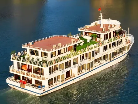 Halong Sapphire Cruise Отели рядом с достопримечательностью «Stone Incense Burner»