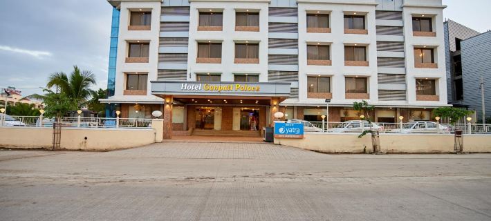 Hotel Ganpati Palace 셔디 호텔
