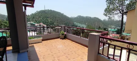 Gemini Inn Отели рядом с достопримечательностью «Shree Kainchi Hanuman Mandir»