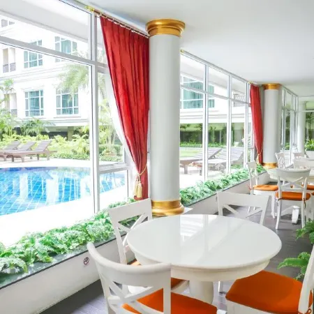 Hope Land Hotel Sukhumvit 46/1 Отели рядом с достопримечательностью «Станция надземного метро Phra Khanong»