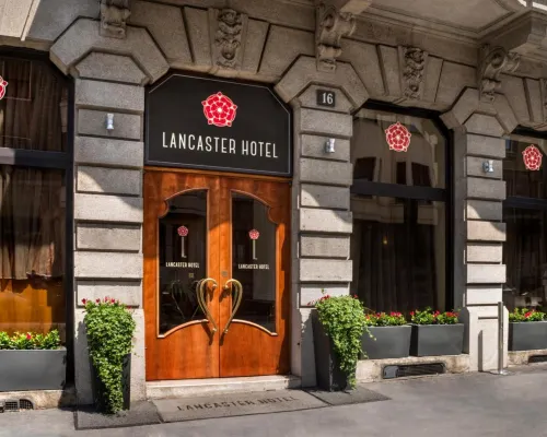 Lancaster Hotel Hotels near Allianz Tower