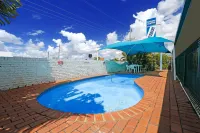 Y Motels Rockhampton Отели рядом с достопримечательностью «Rod Laver Plaza Riverside Park»