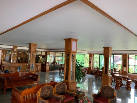 Baan Rom Mai Отели рядом с достопримечательностью «Sutongpe Bridge»