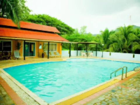 ห้วยขาแข้ง คันทรีโฮม รีสอร์ท โรงแรมในอำเภอ บ้านไร่