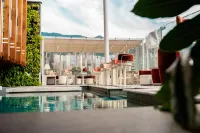The Charlee Hotel - Rooftop Pools