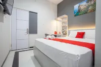 RedDoorz Plus Near Politeknik Negeri Malang - Kitchens