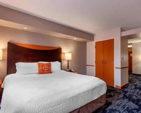 Fairfield Inn & Suites Columbus Hotels in Columbus