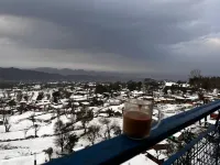 Hill Veu Home Bir Billing - غرفة مطلة على الجبل