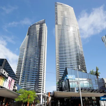 Mantra Circle on Cavill Surfers Paradise Отели рядом с достопримечательностью «Морской Мир»