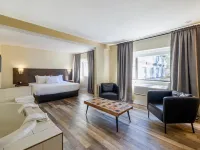 Hotel Newstar Montréal Hotels near Radisson Metro Station
