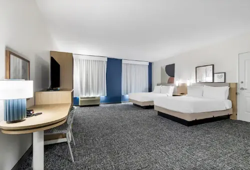 Spark by Hilton Redlands - Pools