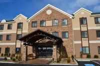 Staybridge Suites Bowling Green Hotel dekat Chandler Memorial Chapel