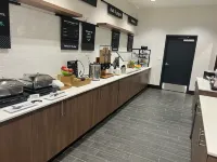 克拉克斯維爾東北假日飯店 - 早餐