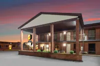 Super 8 by Wyndham Sandusky Hôtels à : Sandusky