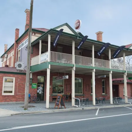 Riverina Hotel