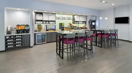 Home2 Suites by Hilton Greenville Downtown Отели в г. Санс Сауси