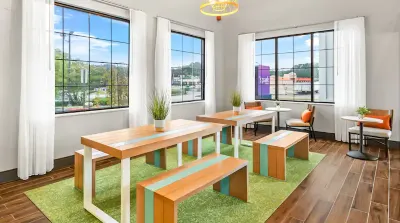 Spark by Hilton Duluth Hotels near DeVry University