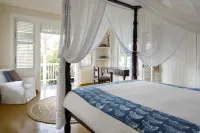 Strawberry Hill - balcony
