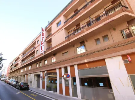 Hotel Esplugues Отели рядом с достопримечательностью «Hospital Sant Joan De Deu»