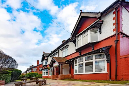 Orrell Park Hotel Отели рядом с достопримечательностью «Айнтри Рейскорс»